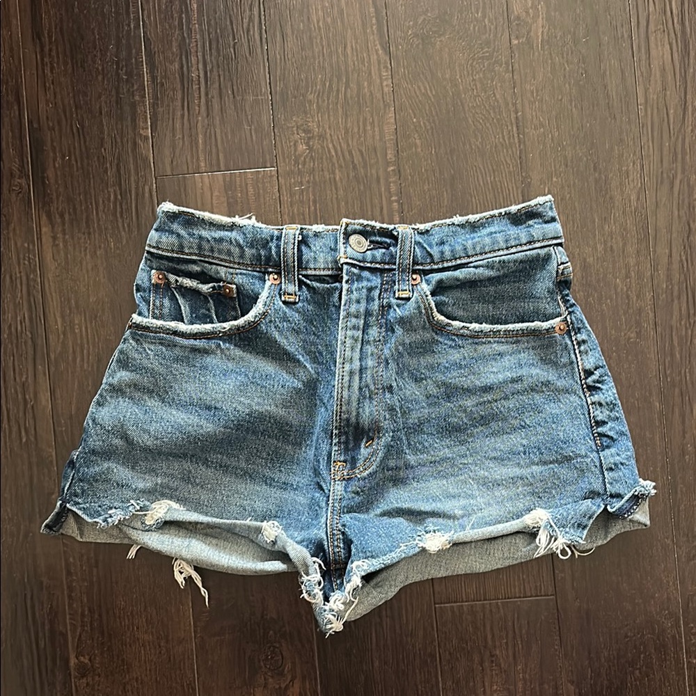 Abercrombie & Fitch The Mom Short High Rise Jean Short
